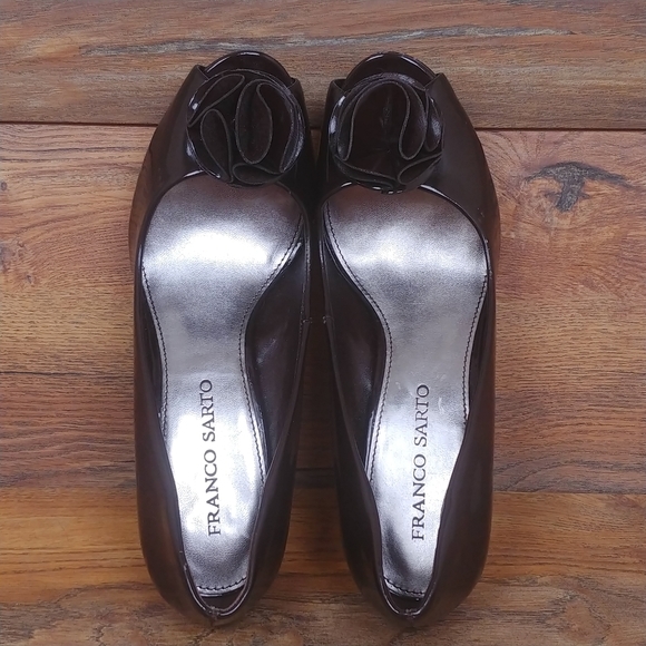 Franco Sarto Brown Patent Leather Heels with Rosette Detail - Picture 6 of 8